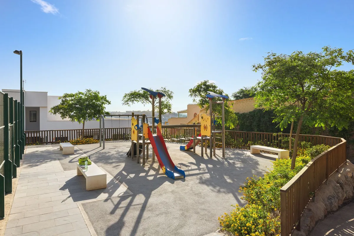 e023f3af-7b31-470e-87ee-065d77bed9da