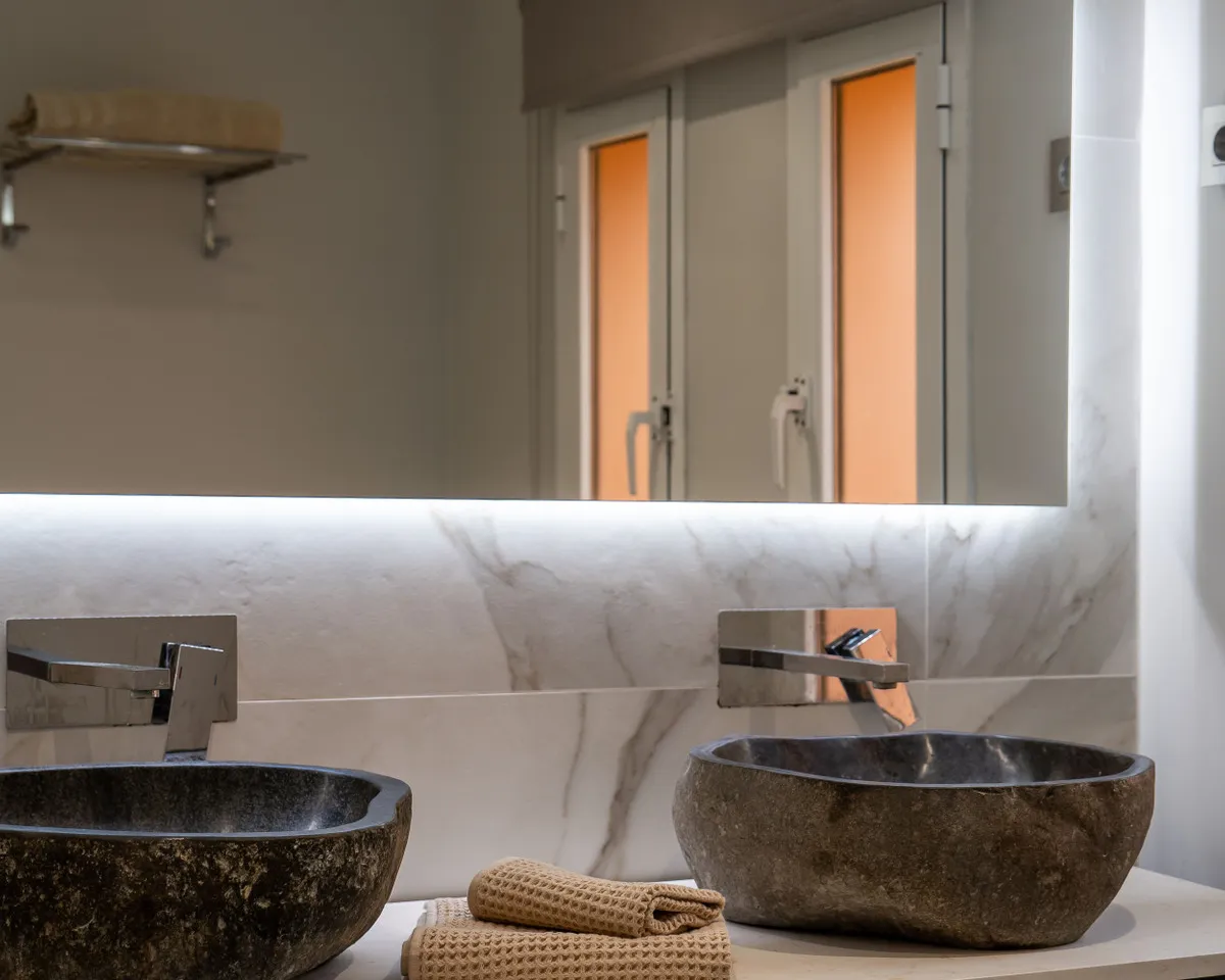 1922c255-04d1-4cd8-ad3f-43961f514cd0