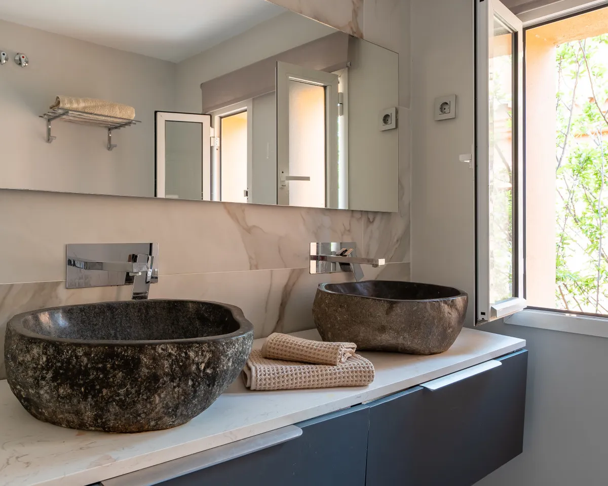 2eb978d9-cf6c-4b26-b425-1e006fa9362b