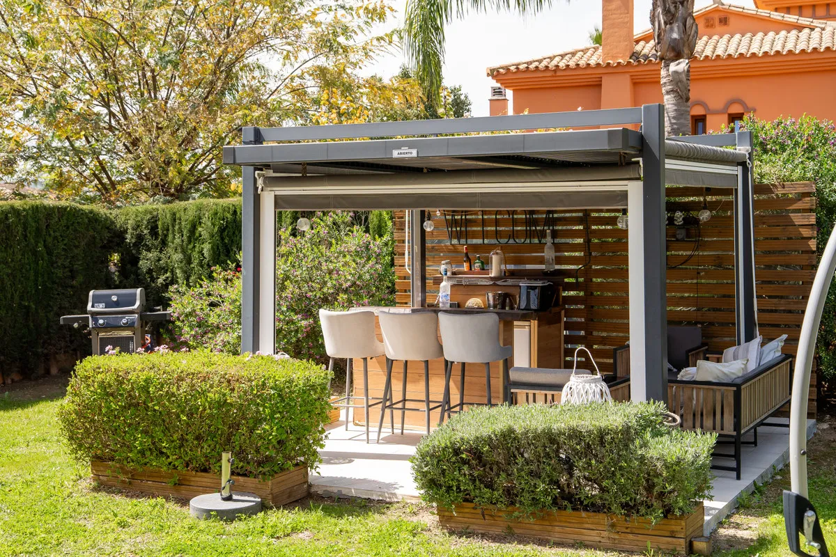 ee36fb20-5b2e-4814-86d6-a05f10a6d3de