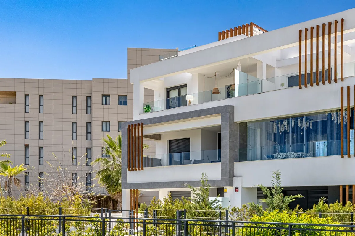 de6138b2-2a5d-4d33-8bd0-3088b297c077