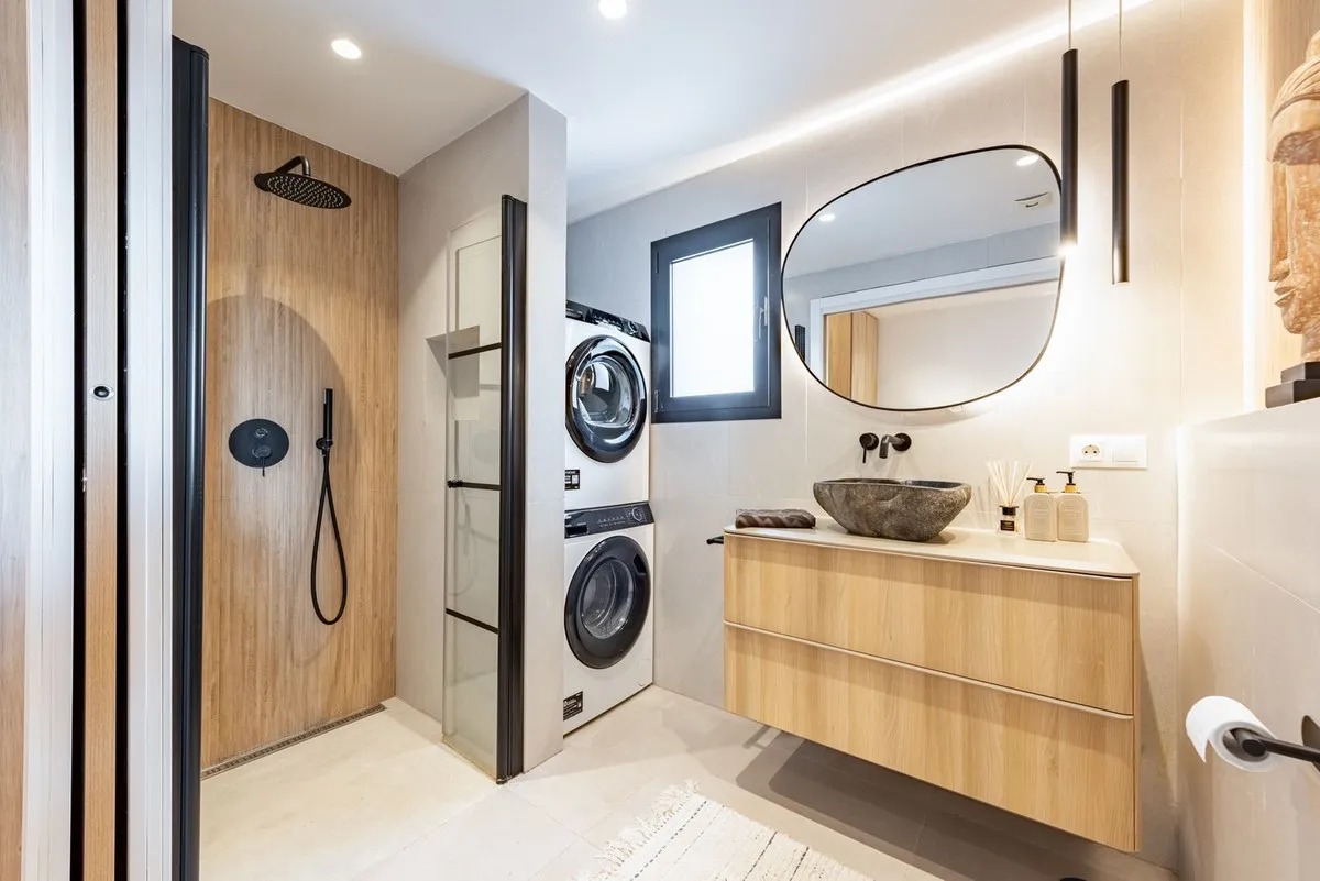 14645788-69d7-4d32-80ca-e512f555a2b6