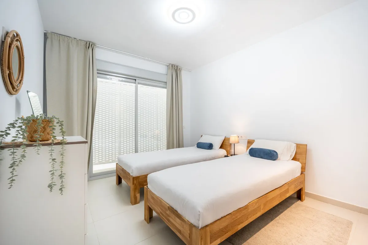 d7eec961-877a-41ae-a936-2e54bb978c12