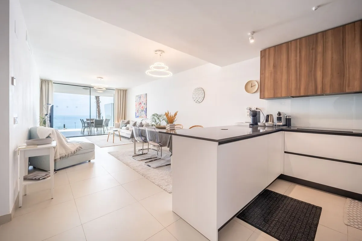 df06074a-65be-4a51-a0ac-e2ad2d90dd3b