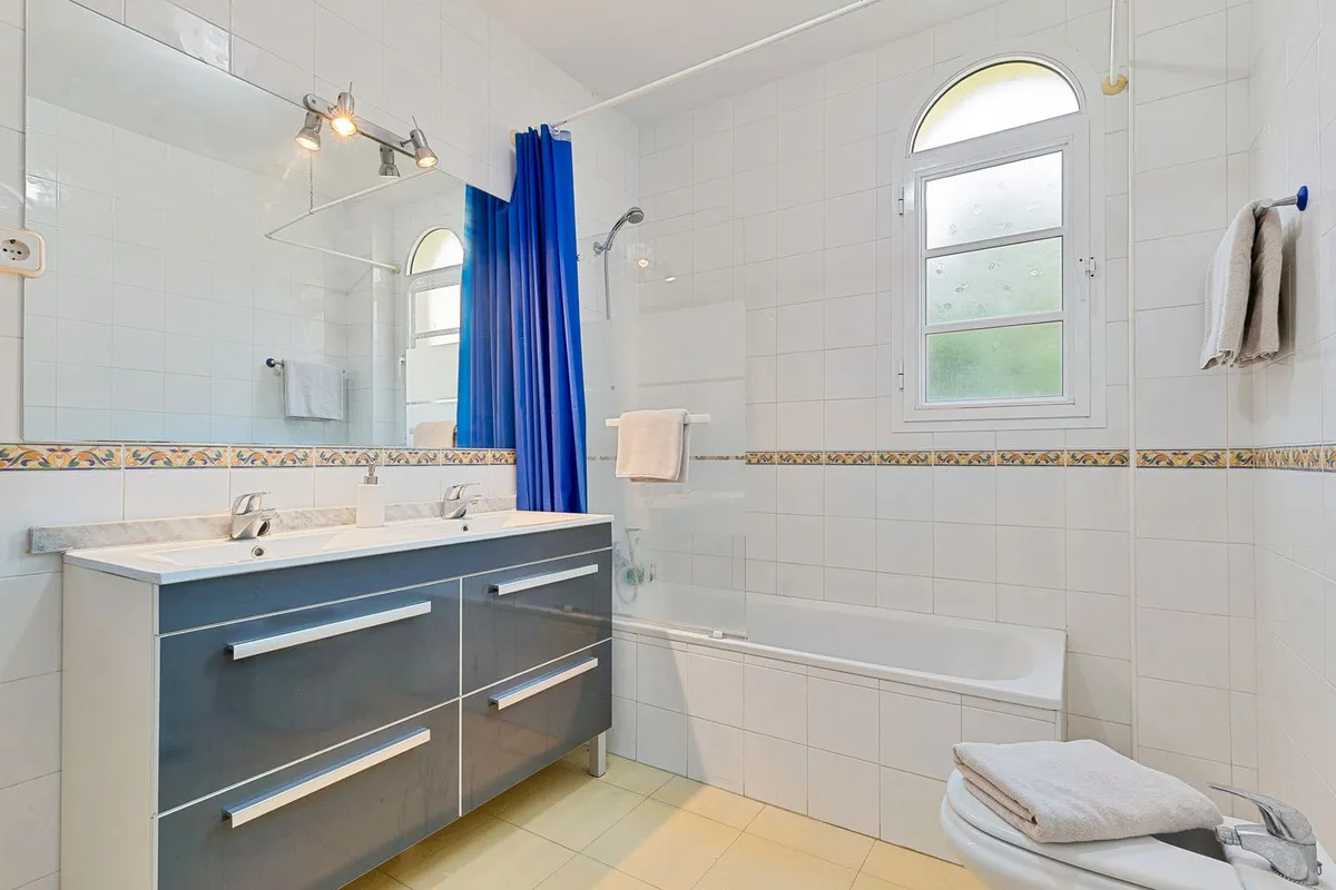 8ac85599-005b-4a40-9027-643ca708923d