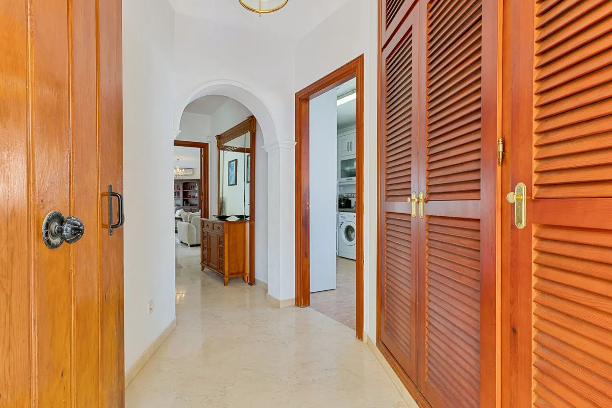 8b01f5db-e051-4ab3-bfab-fb23a85bd4f3