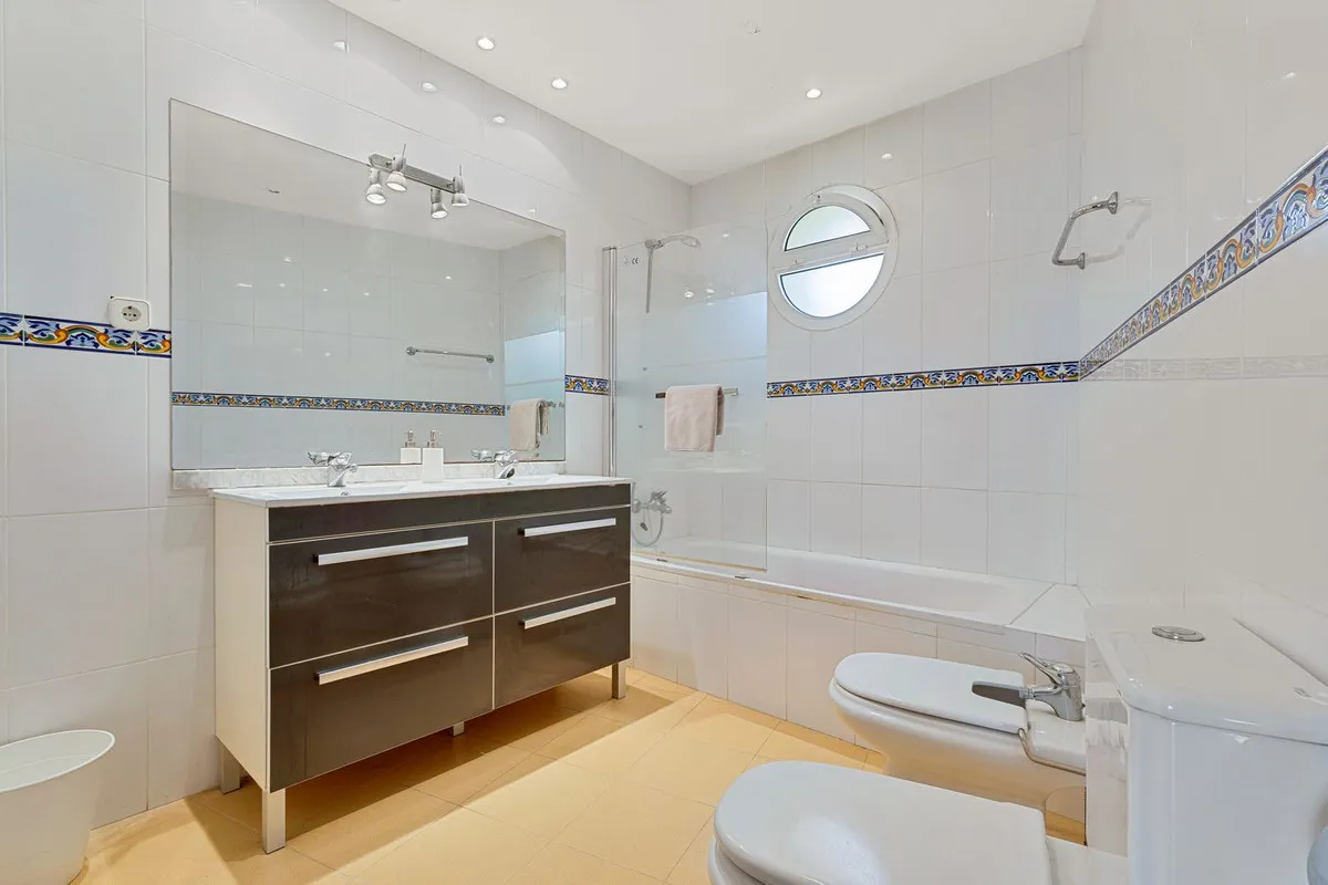 8d2d3b4e-d15c-4286-abe7-4f632609daa7