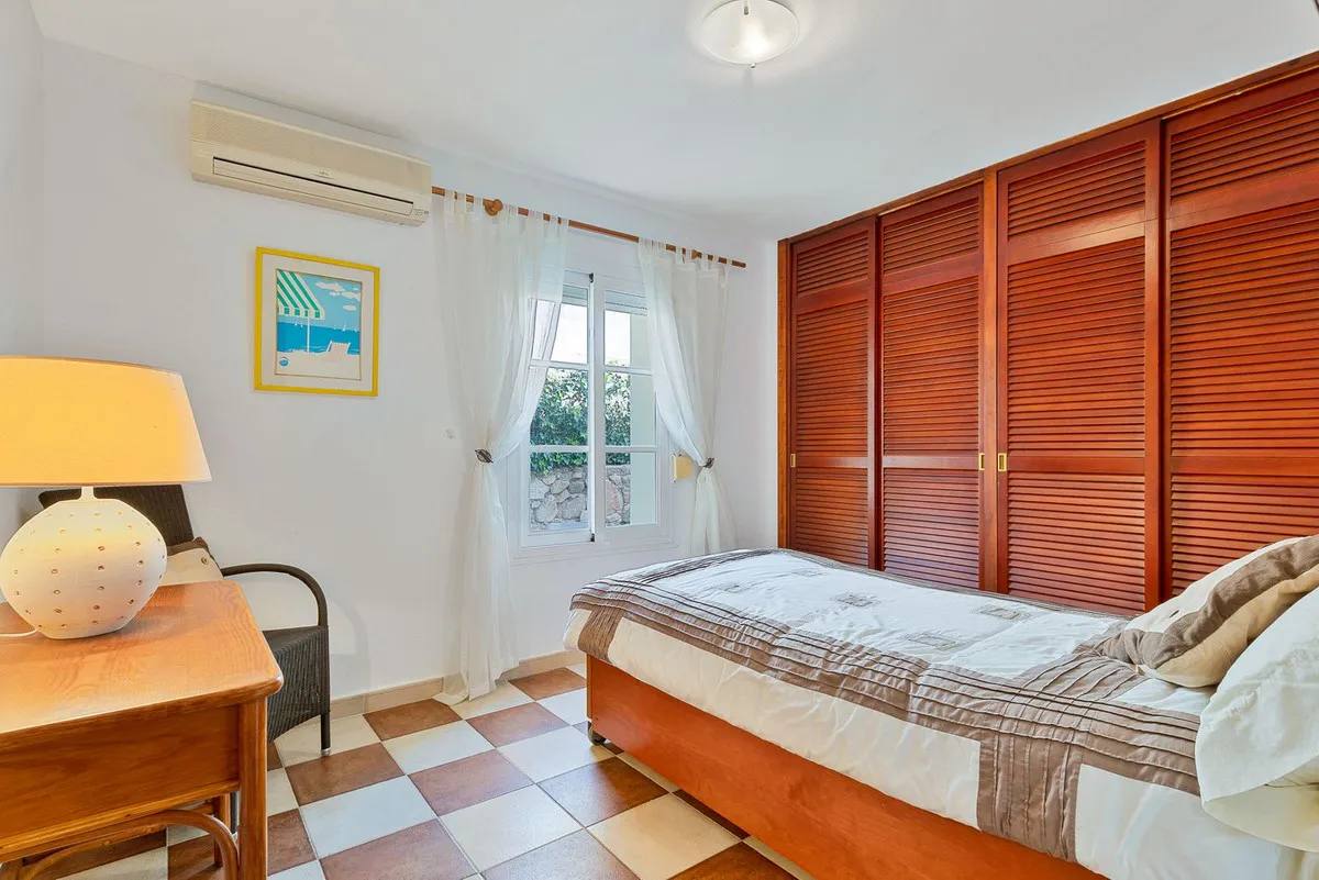 ac57bdad-b6e1-4c7c-984d-a11ad551baaa