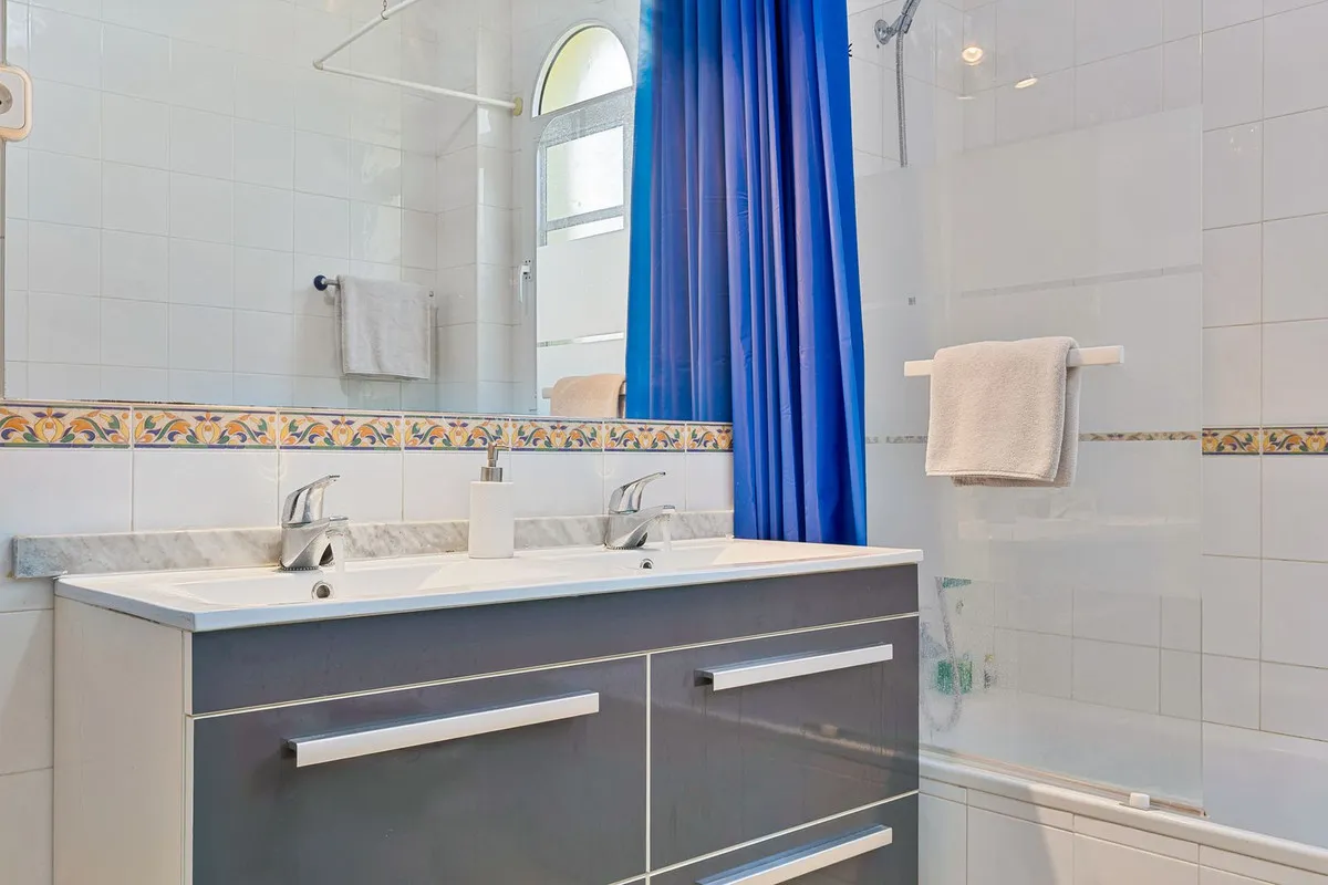 aed39c7a-8bfa-44e0-bf0b-8544d4527f2a