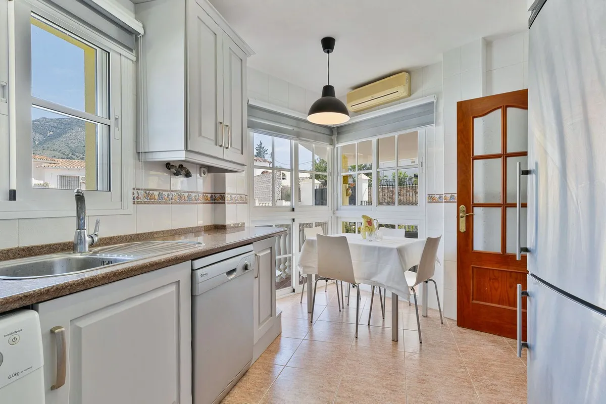 cf5e4202-78f0-4649-b319-16132cc14db0