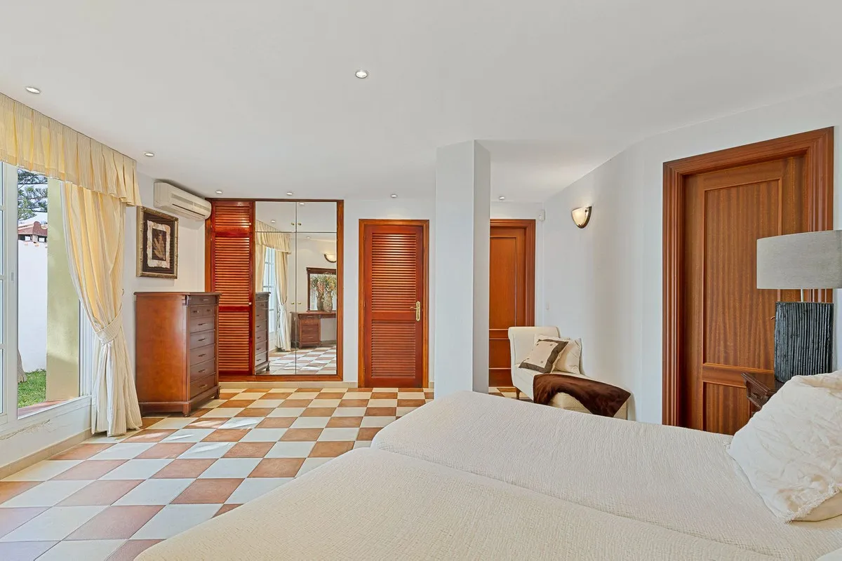 dbe6dfea-f44f-4695-95aa-404a1a93b98b