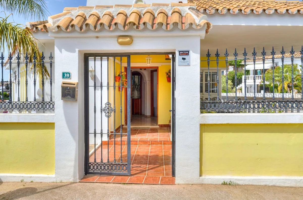 e3b93f2b-5ed0-46b0-9230-bd00eb9a64f7