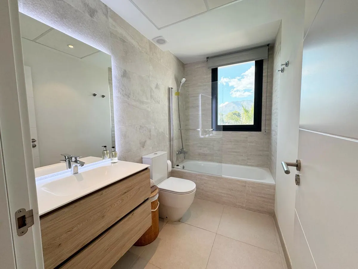 82f653c3-17e6-4c7c-83ac-75551361e454