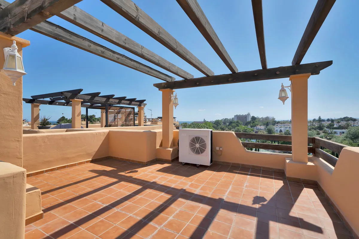 4c700038-e3b3-4c61-a9da-841c02015484