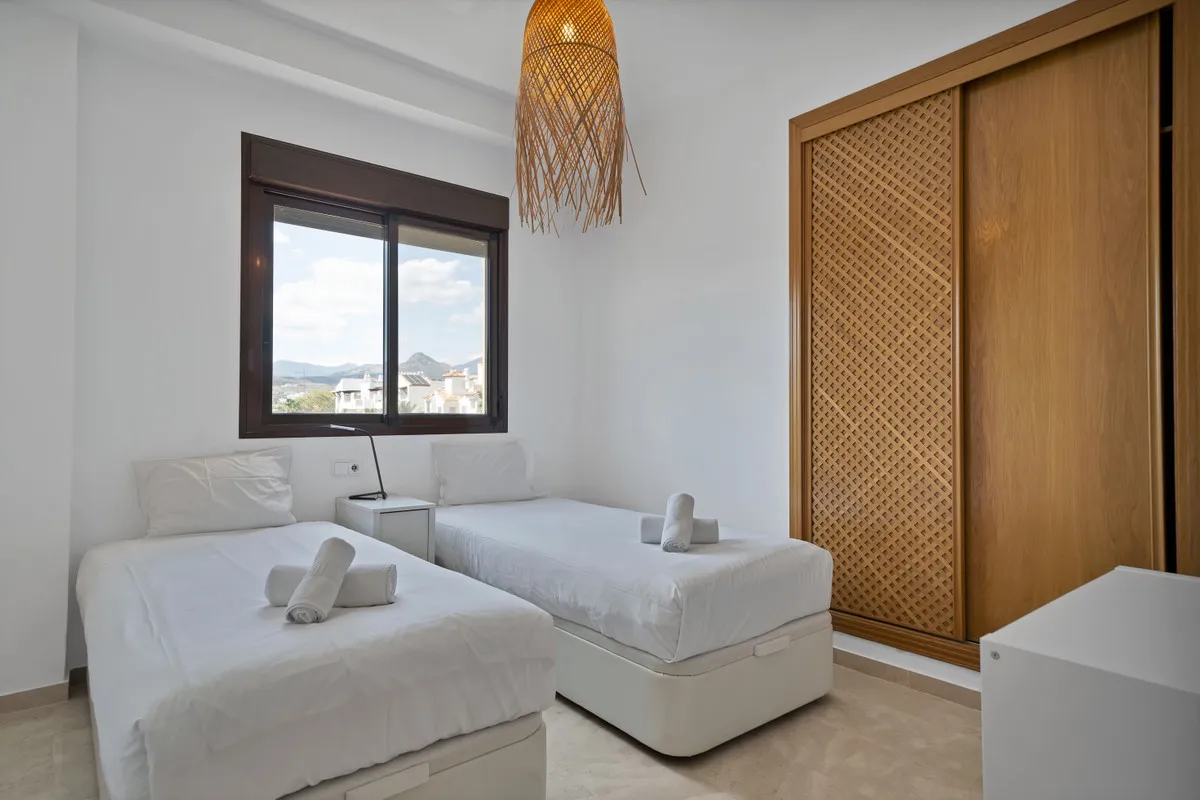 7c66141c-a8c6-43ba-bc95-54f001a98236