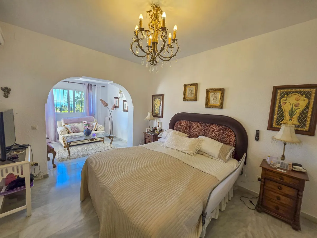 a2ddc438-f57c-4eab-8589-3d7e85b975c4