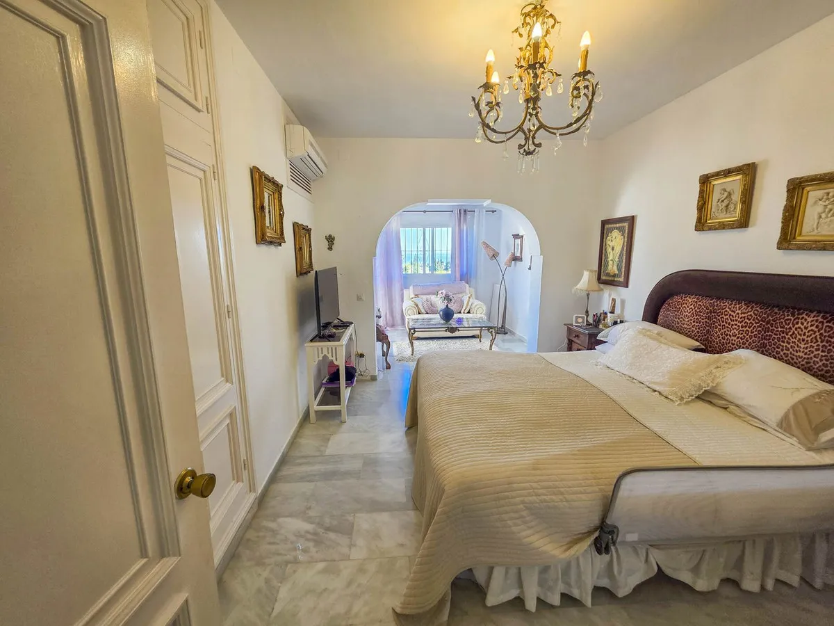 aec8b196-c9fb-4b7c-bc92-e79ecc3770aa