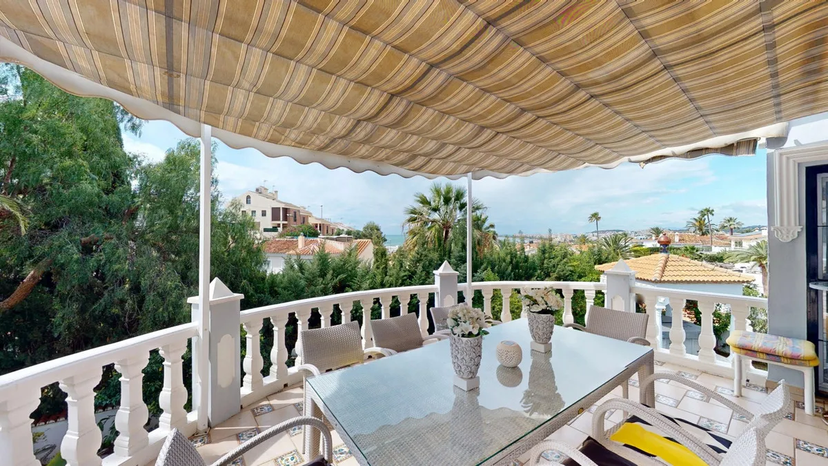 b3123f44-5e7d-401e-a5cb-dbbd619c61e4