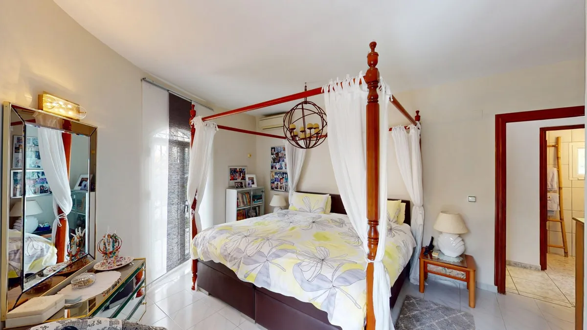 f5ccf151-28c6-4b08-882a-7373318756ab