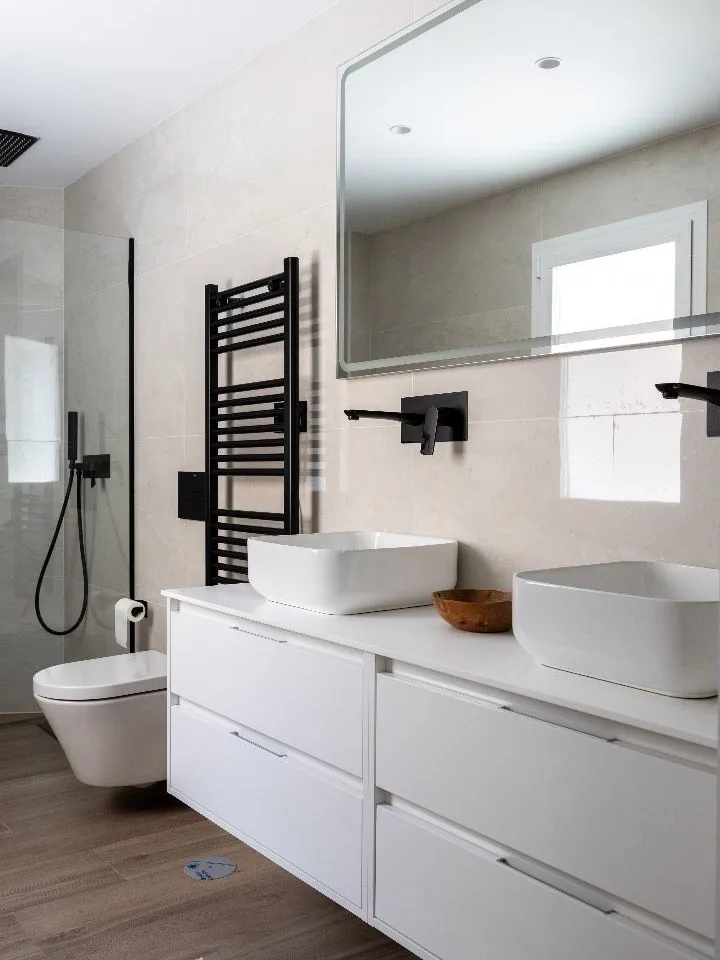 f8bdaaab-b930-4b34-a1e7-171688818e18