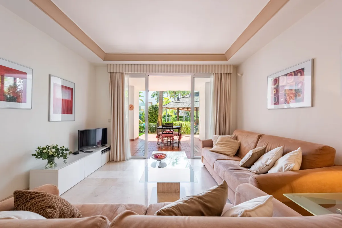 2f33b753-10bc-4e23-8618-f147f8602880