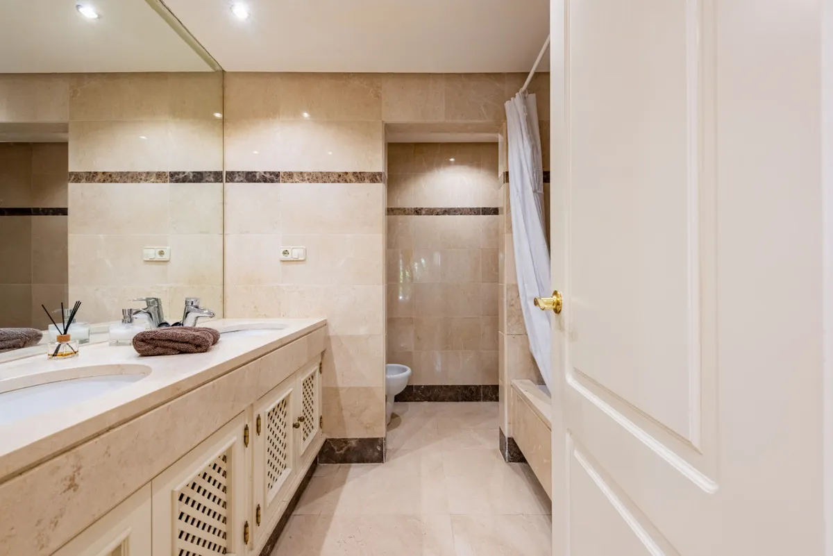 41150385-ba47-418a-b5c3-5eab8962d14e