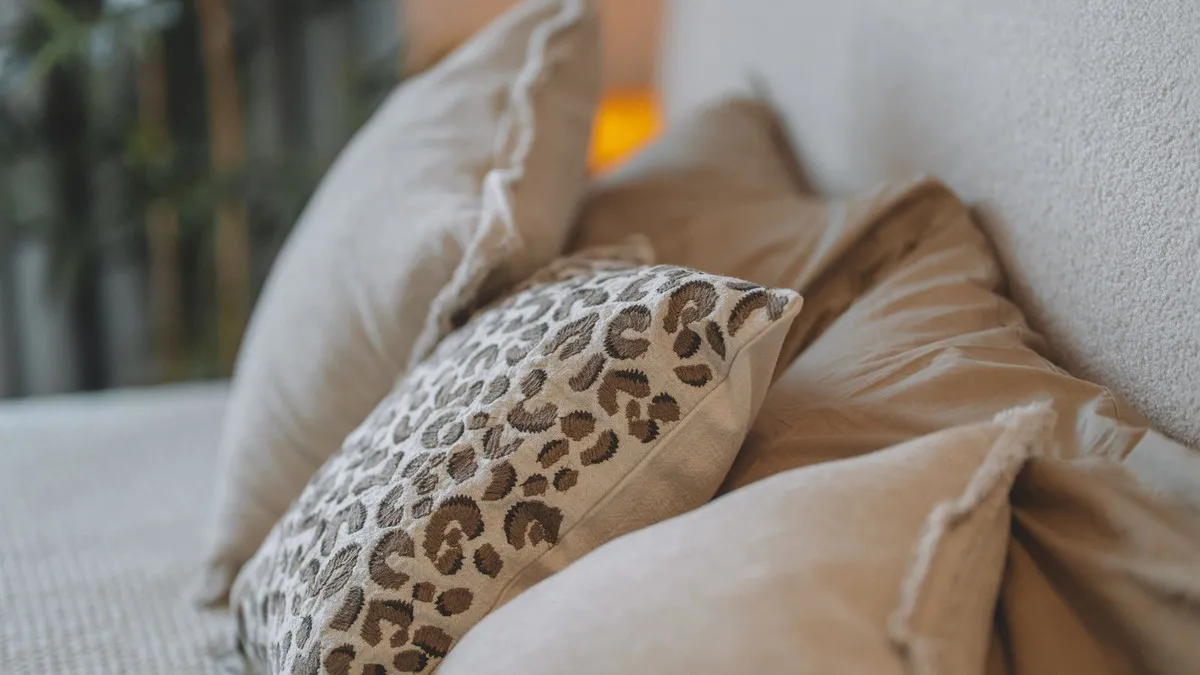 09f13b06-0599-427c-b1b3-d189d6a9a745