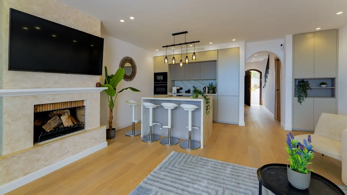 7a917663-0ccd-4af7-8dad-35f65b15b050