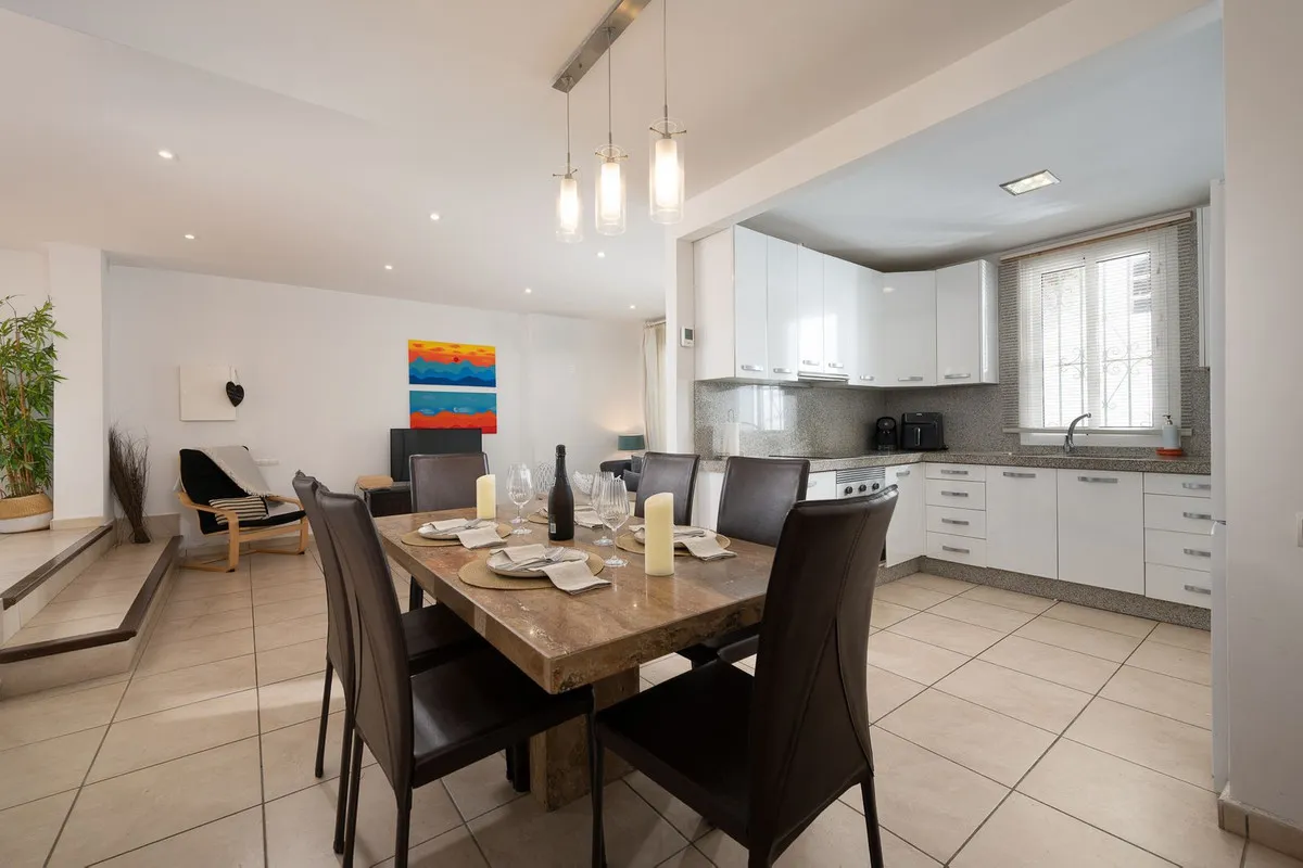 b18d8119-94d1-4a60-84db-34fe759f7295