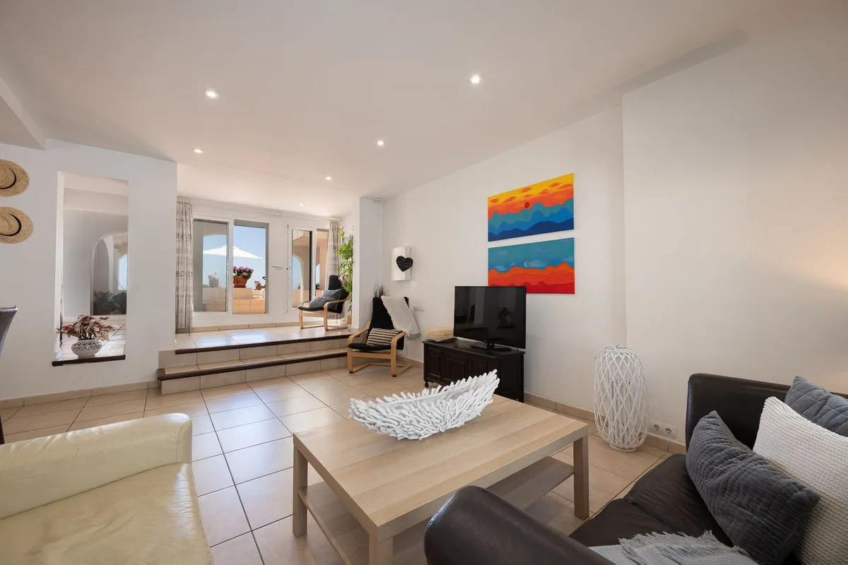 c9b76983-e608-4764-9a30-d79542433684