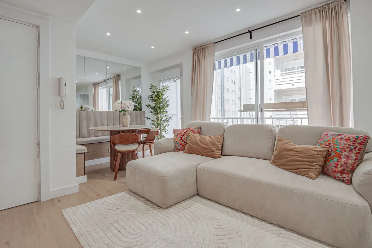 2c20fbc9-dfe4-41de-bd29-73ccf085879e