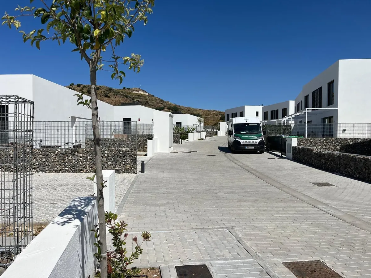 c7a91d08-9a2c-40f3-b026-0c2eb5372806