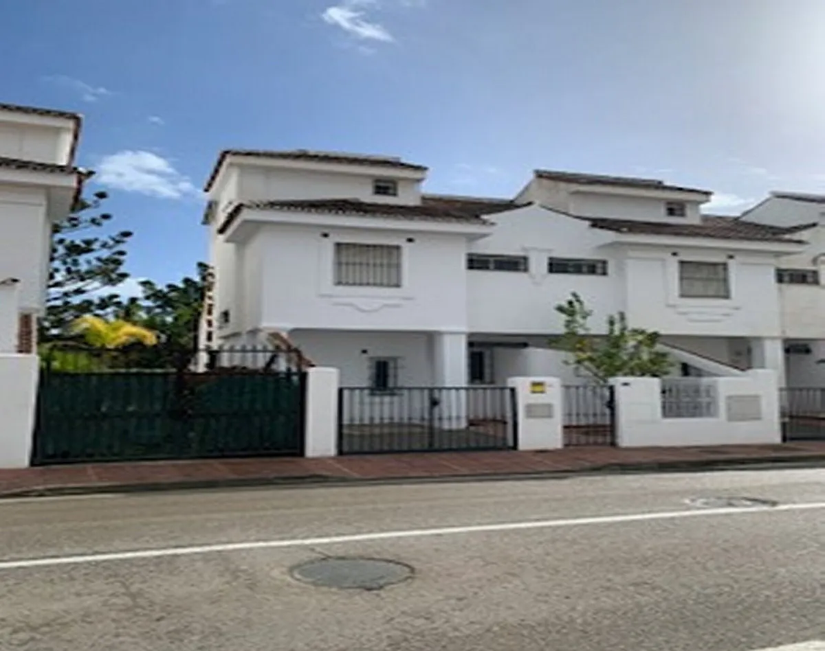 Spacious 5-Bed Townhouse in Nueva Andalucía