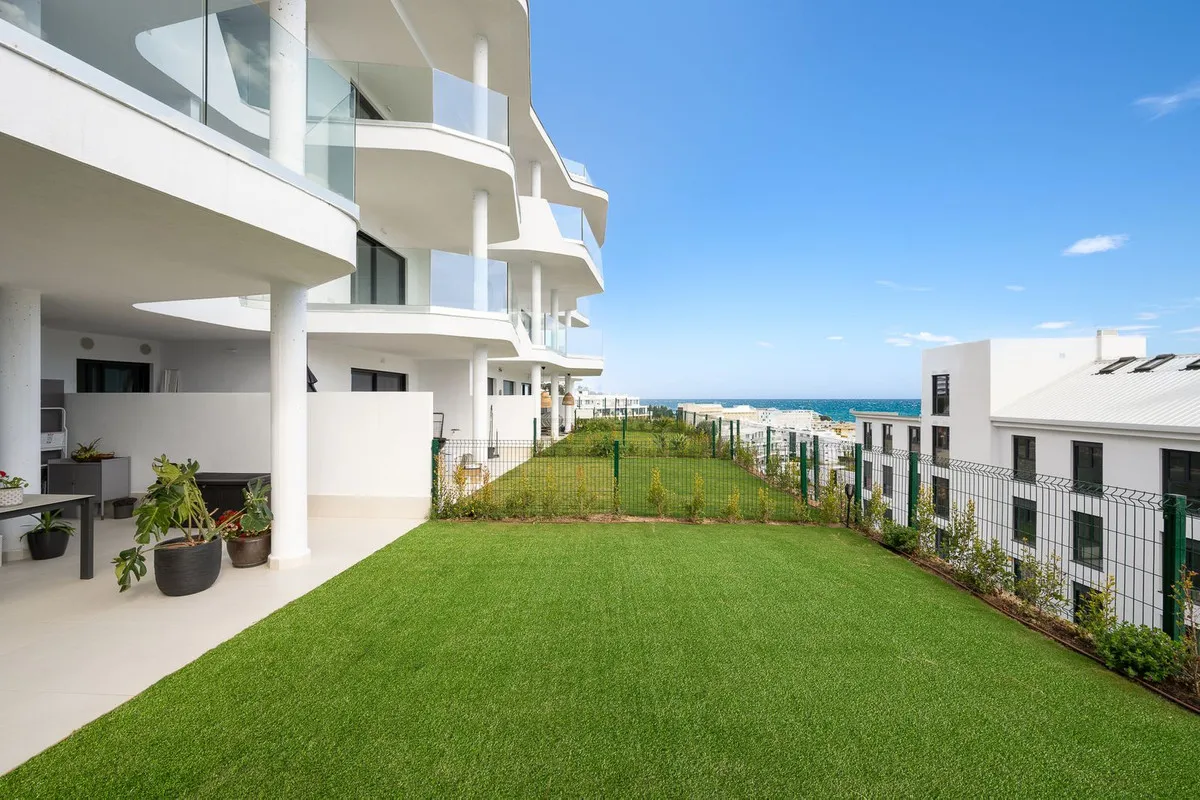 b3aa274d-efc9-4cf8-8216-6d9af97d8be2