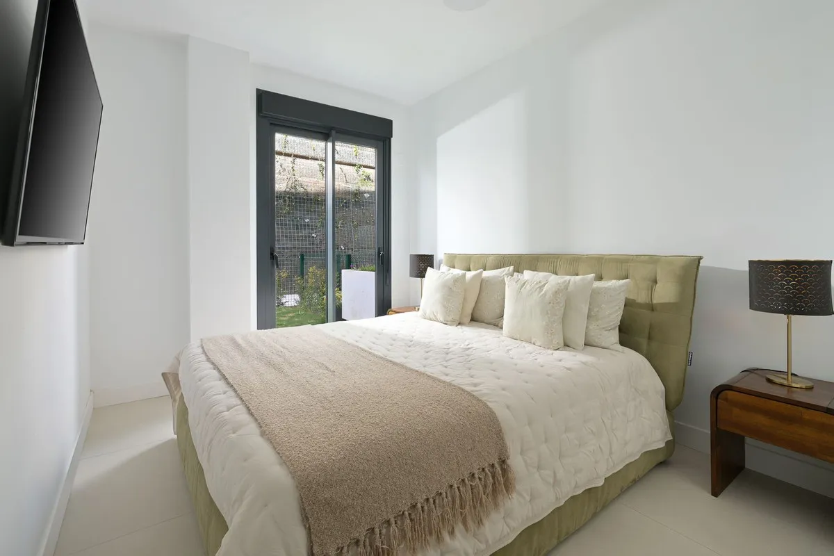 e5252940-611b-4dc8-a9c4-3c164129f946