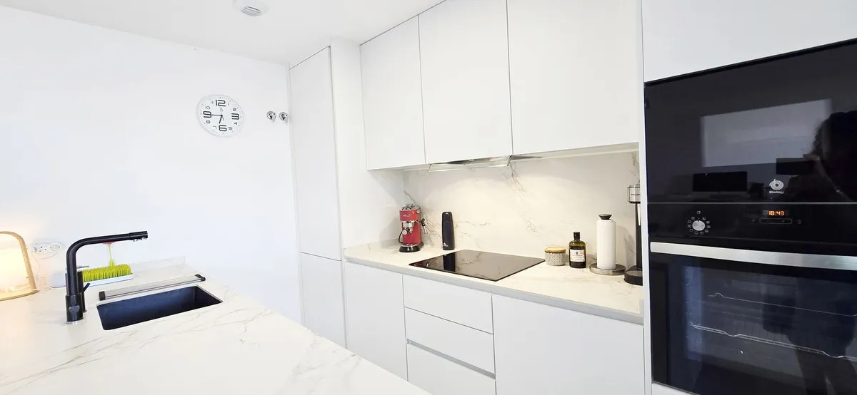 5a42e176-8123-439f-8d5b-545a77f7799b