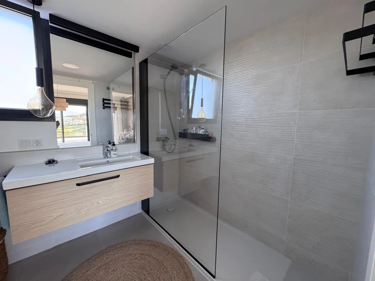 09a9ab87-bf49-4f28-bb93-e898d9648083