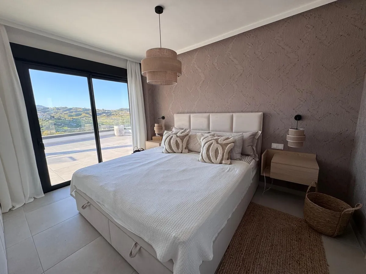 ef186b08-dfb3-4d65-8747-eec931e242bf