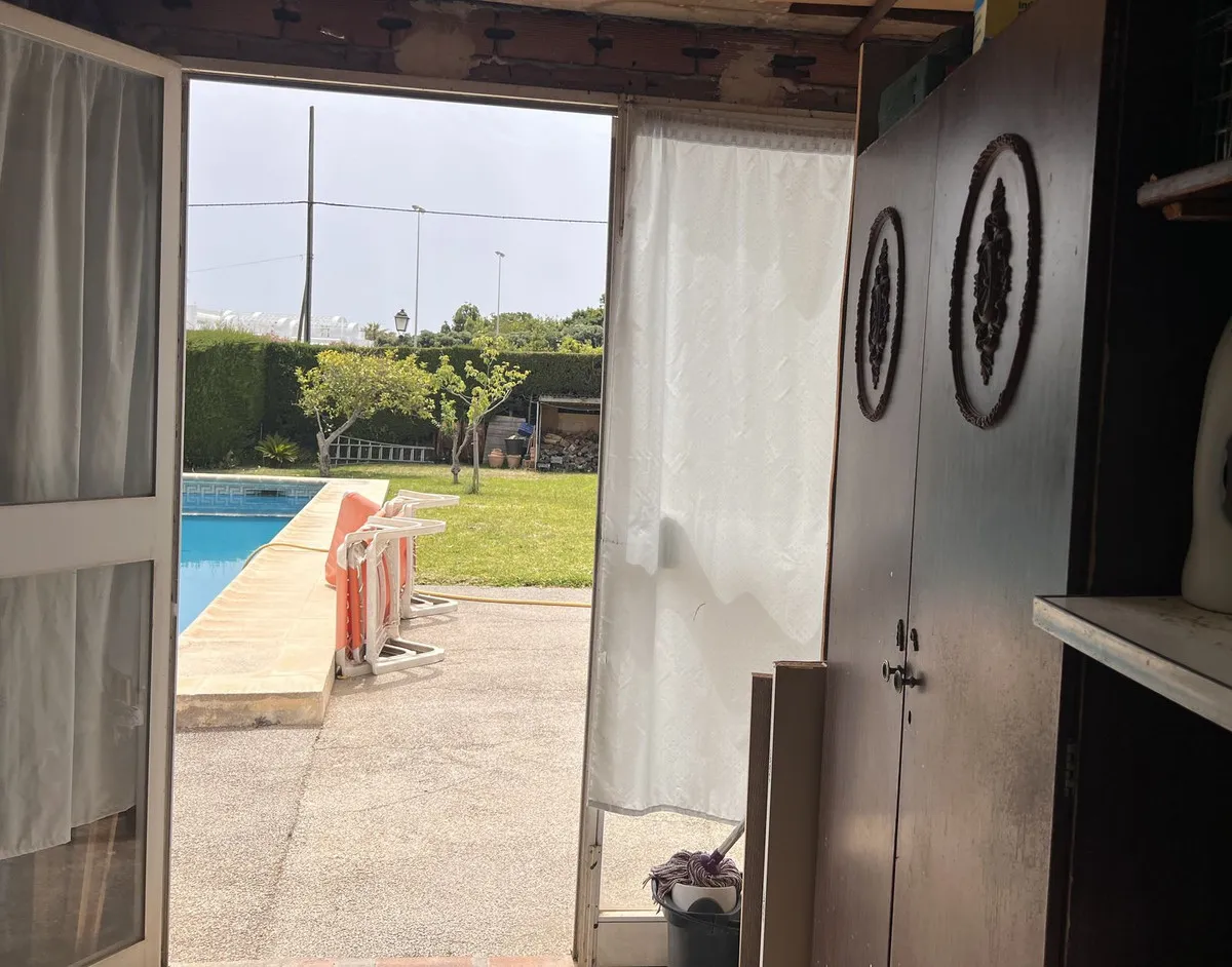 a4504f92-f6f5-4ab5-be60-580a247c6b04