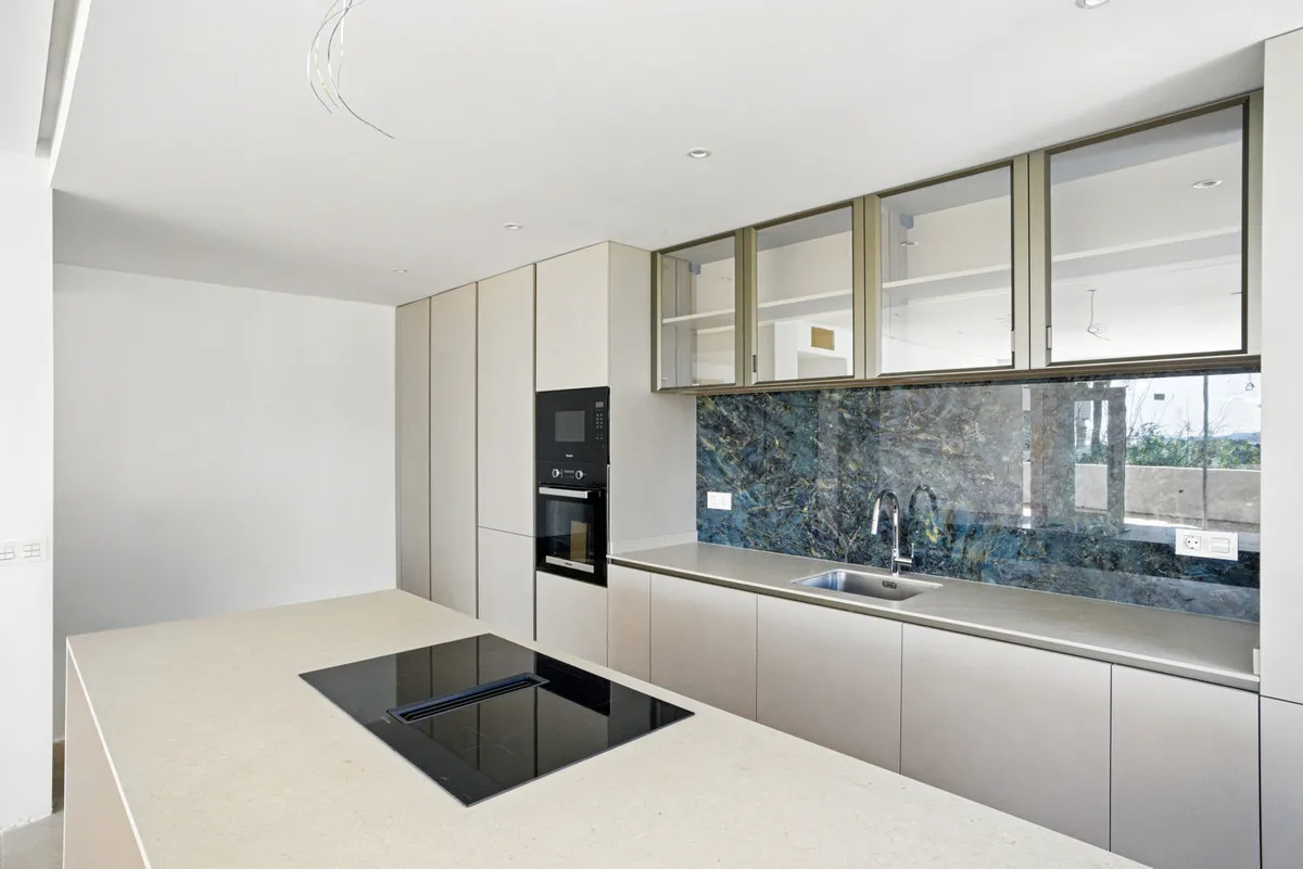 0e074125-32a9-4c6f-b6d6-0159b8164765