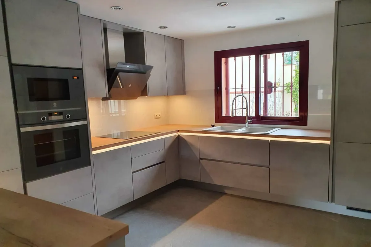 10c2d5f8-6b0d-4721-b6ec-bebb061d38d4