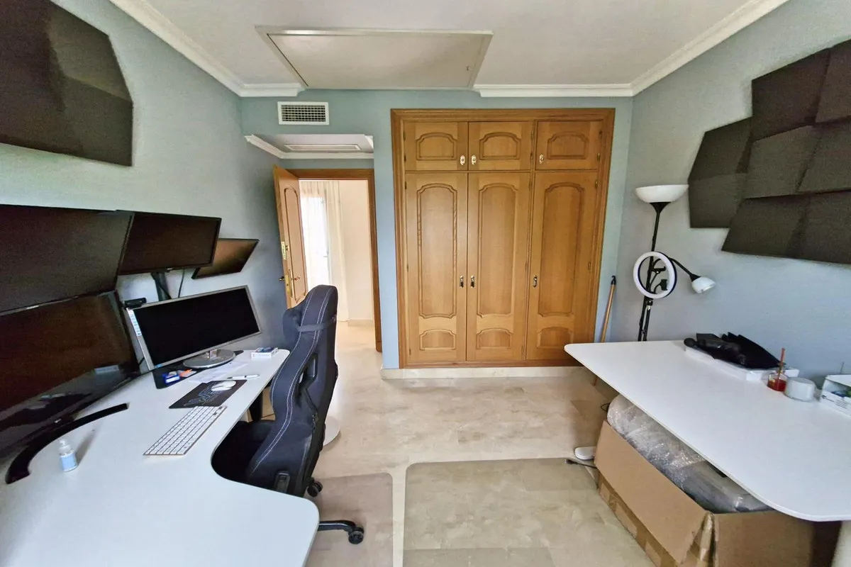 2dec1854-8d01-48a2-8e2a-7212fefa28a4