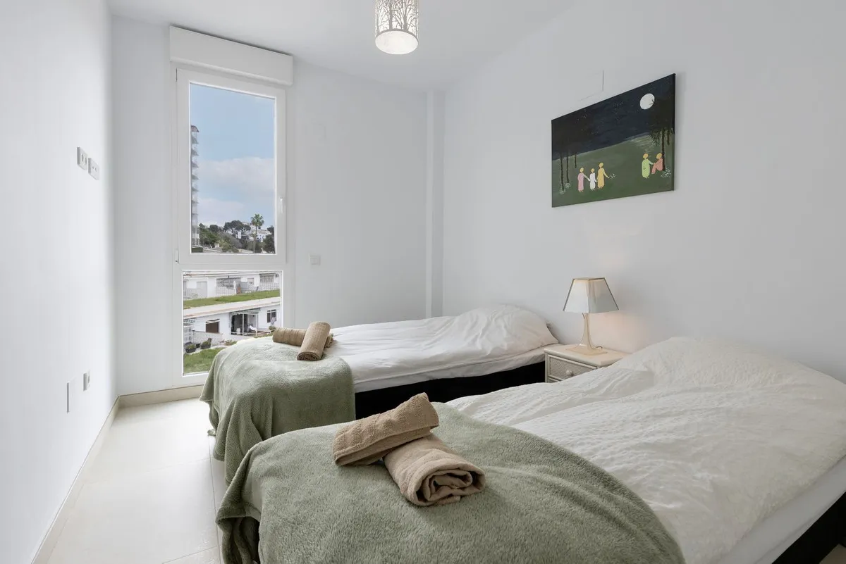 c87ac4f0-2d6f-44e3-abda-1658268474eb