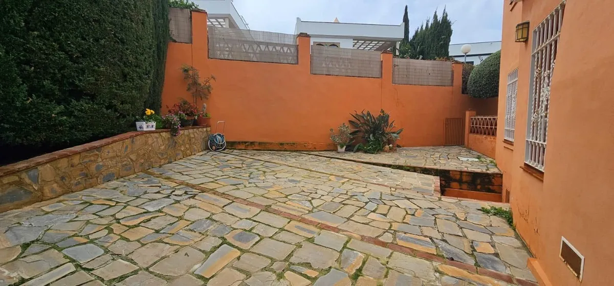 f142141c-2084-4753-a915-4b8a6e08a810