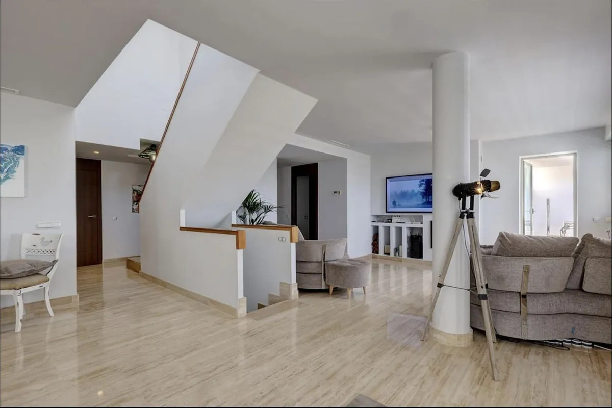 4c97a3b7-b5a1-4e62-bf20-f851f62dcae0