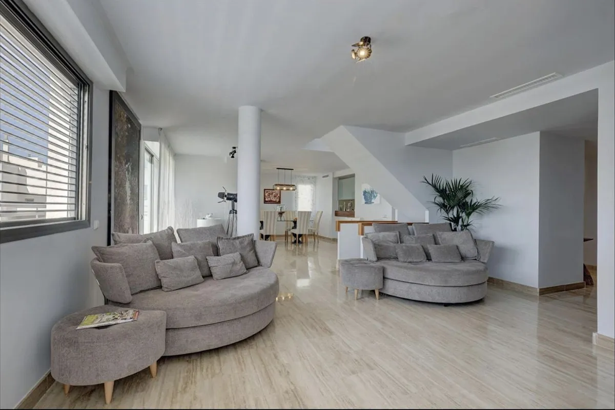 bab12fd9-ae36-4d7d-a91d-aefa63ae79d4