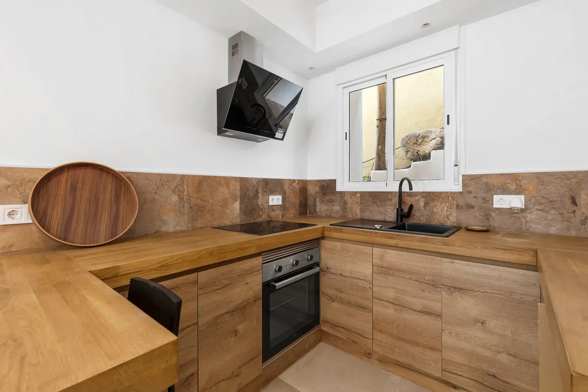 790d5c80-e776-4929-bc0d-261584bebe83