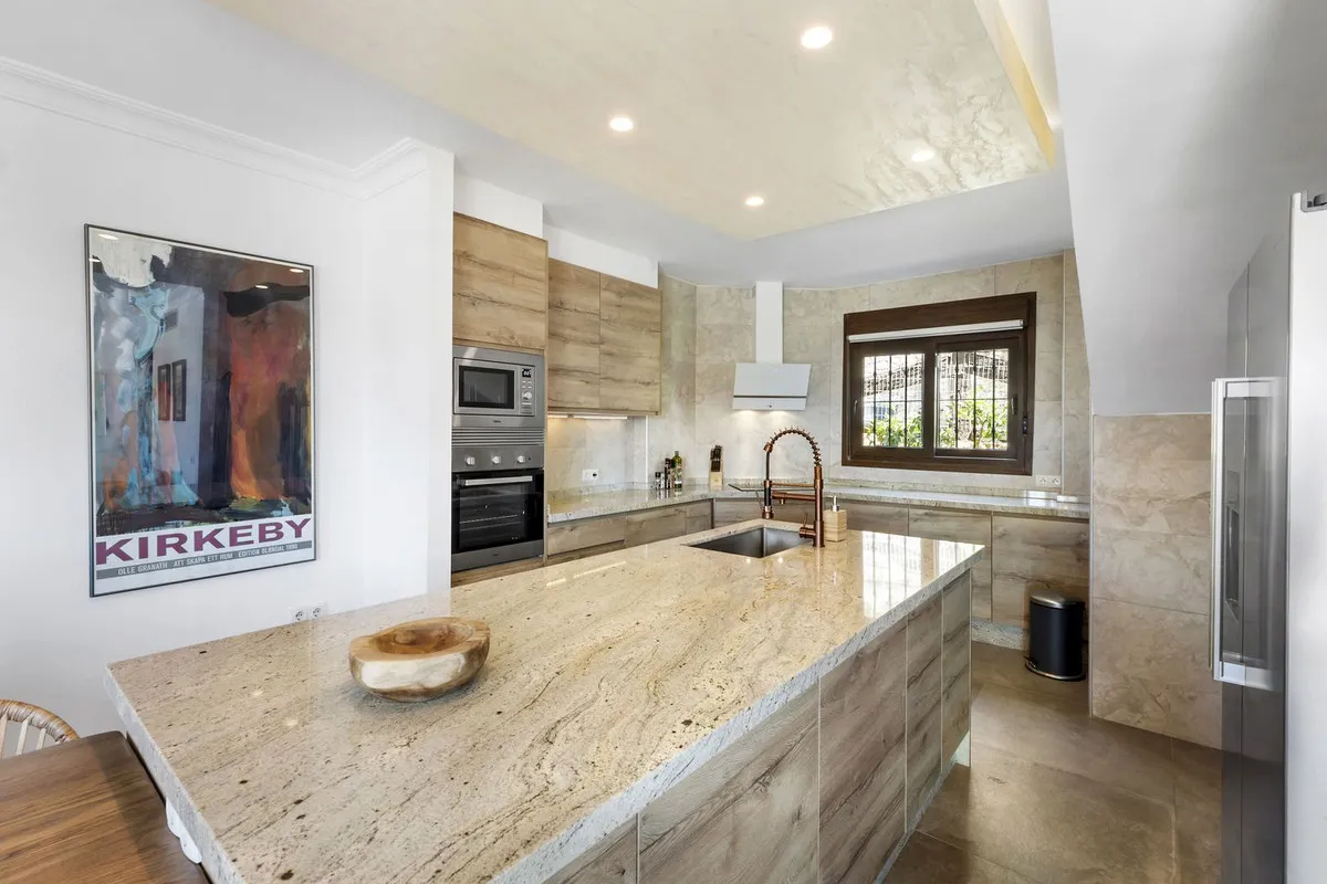 c93fcad1-1d0c-4efd-bbbd-8dc71ac184cf