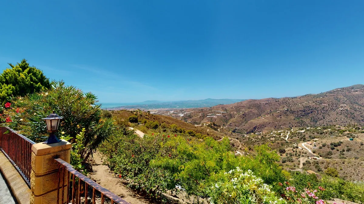 32b70e48-3e6f-4b41-aea9-3cecfa6c15e9