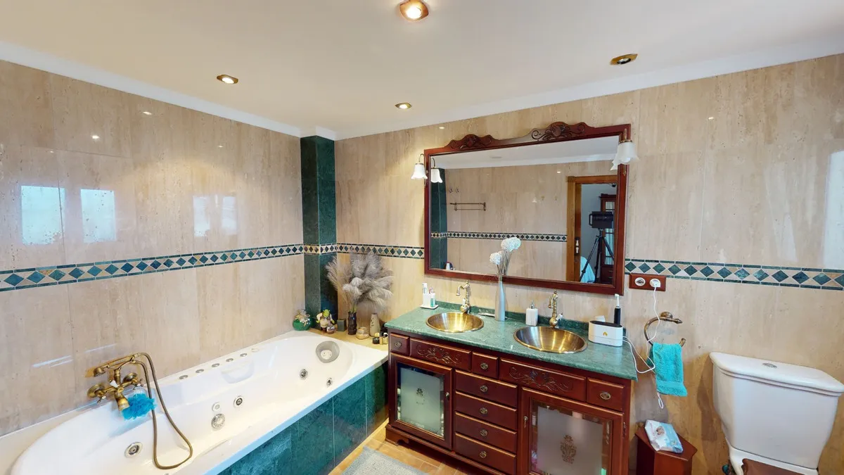 a9bb13f8-5d7f-4041-90a9-da2a0612f35b